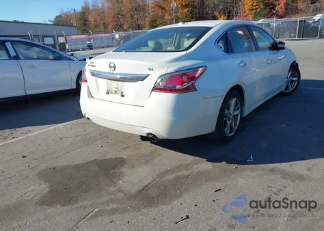 2015 Nissan Altima 2.5/2.5 S/2.5 Sl/2.5 Sv z USA, uszkodzony, nr VIN 1N4AL3AP5FN367938